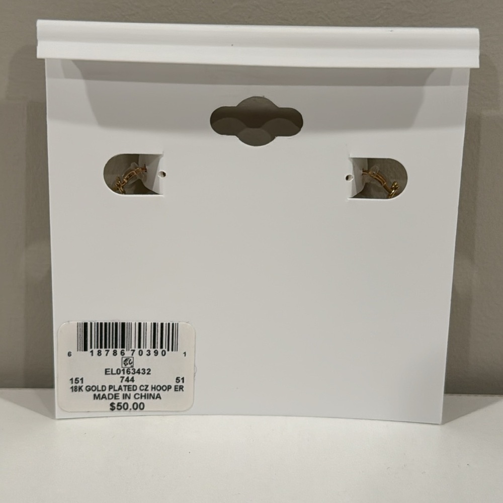 And Now This Gold Hoop Earrings - Picture 4 of 5